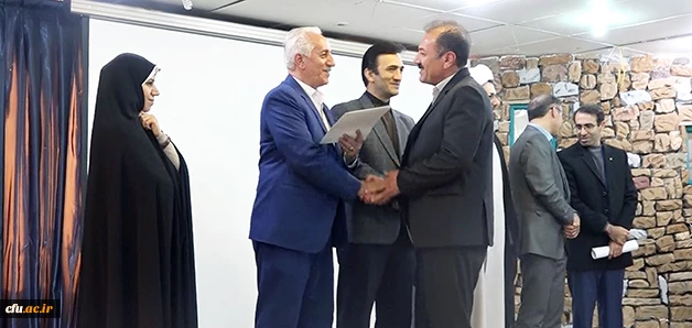 همزمان با هفته پژوهش برگزار شد:

تجلیل از 32 پژوهشگر برتر دانشگاه فرهنگیان استان کردستان 2