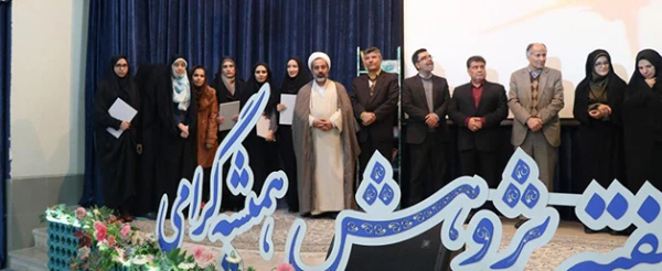 به مناسبت هفته ی پژوهش انجام شد: 

مراسم تجلیل و تقدیر از پژوهشکران دانشگاه فرهنگیان استان اصفهان
 3