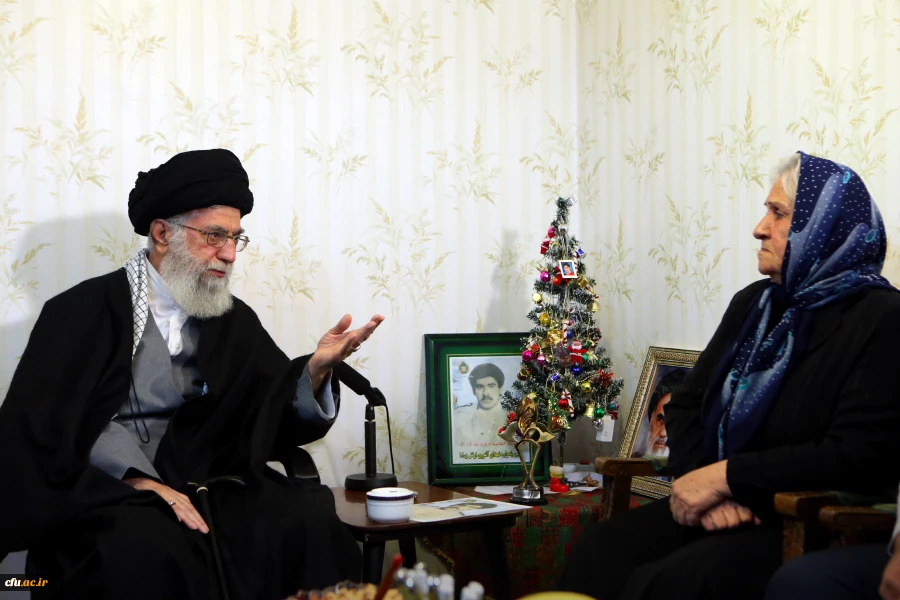 یک مسلمان بسیجی، خانة یک ارمنی آمده، چه امر خیری؟