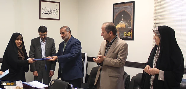 در معاونت دانشجویی دانشگاه انجام شد:

 تقدیر از برگزیدگان مسابقه کتابخوانی هفته بهداشت روان و روز کتابخوانی 2