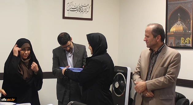 در معاونت دانشجویی دانشگاه انجام شد:

 تقدیر از برگزیدگان مسابقه کتابخوانی هفته بهداشت روان و روز کتابخوانی 6