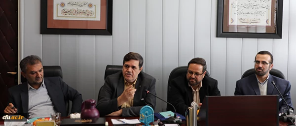 دکتر خنیفر در مراسم معارفه سرپرست دفتر مرکزی حراست در دانشگه فرهنگیان:

حراست، حاشیه پنهان حافظ مغز / حراست، مدرسه تغییر و ترمیم رفتارها است. 2