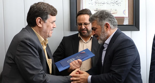 دکتر خنیفر در مراسم معارفه سرپرست دفتر مرکزی حراست در دانشگه فرهنگیان:

حراست، حاشیه پنهان حافظ مغز / حراست، مدرسه تغییر و ترمیم رفتارها است. 2