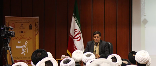 سرپرست دانشگاه عنوان کرد:

ائمه جماعت با سلاح دین وارشاد روح معنوی دین را به جامعه تزریق می کنند 2