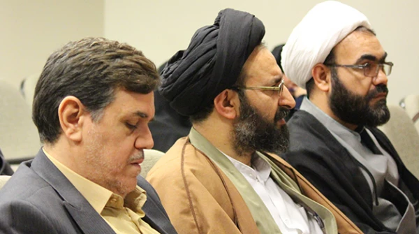 سرپرست دانشگاه عنوان کرد:

ائمه جماعت با سلاح دین وارشاد روح معنوی دین را به جامعه تزریق می کنند 3