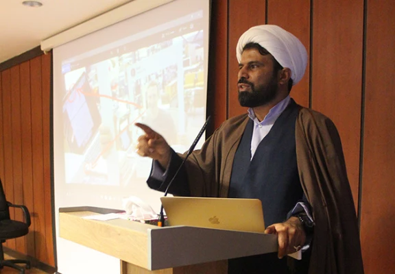 حجت الاسلام و المسلمین فروهر در دوره آموزشی ائمه جماعت پردیس ها و مراکز تاکید کرد:

امنیت اطلاعات فضای مجازی و  چالش های آن 3