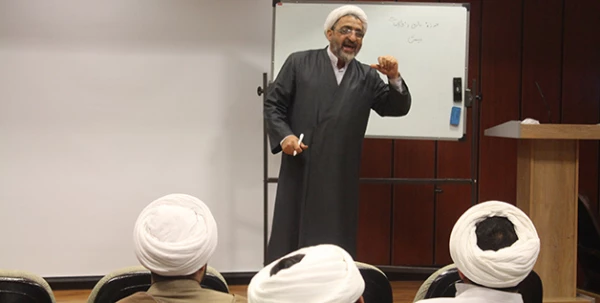 مشاور سیاسی نهاد نمایندگی مقام معظم رهبری:

باید به قلوب جوانان و دانشجویان راه یافت 2