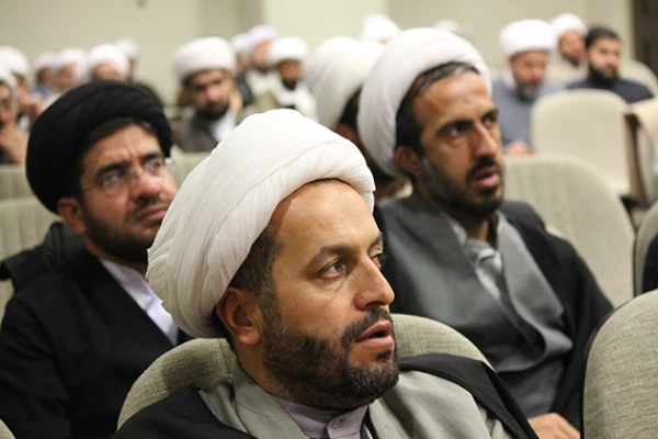 مشاور سیاسی نهاد نمایندگی مقام معظم رهبری:

باید به قلوب جوانان و دانشجویان راه یافت 4