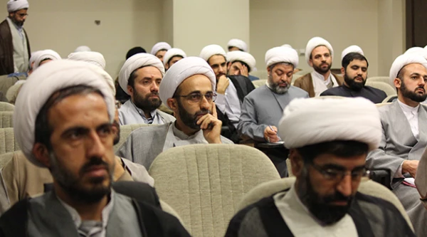 مشاور سیاسی نهاد نمایندگی مقام معظم رهبری:

باید به قلوب جوانان و دانشجویان راه یافت 5