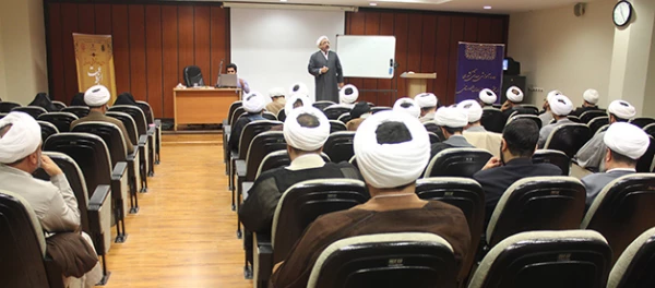 مشاور سیاسی نهاد نمایندگی مقام معظم رهبری:

باید به قلوب جوانان و دانشجویان راه یافت 6