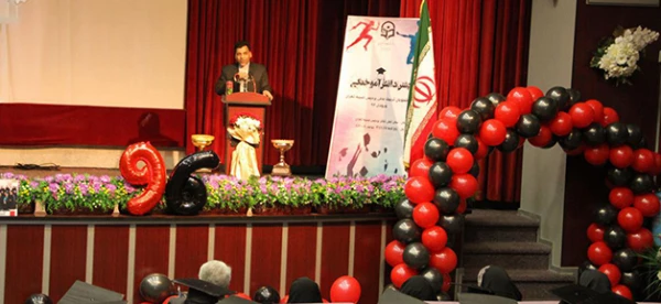 با حضور جمعی از مسئولان دانشگاه برگزار شد:

مراسم دانش آموختگی جمعی از دانشجویان پردیس نسیبه 15