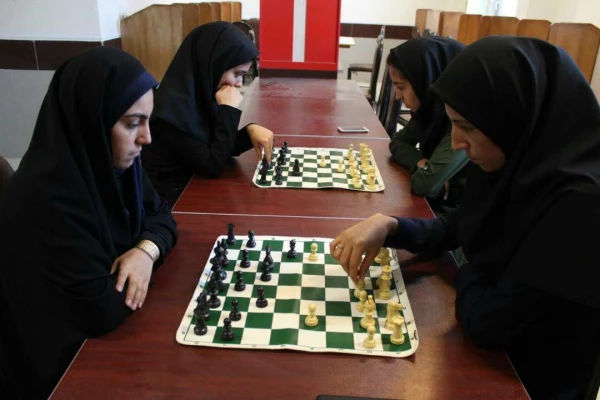 برگزاری مسابقات ورزشی به مناسبت هفته تربیت بدنی در پردیس های استان فارس