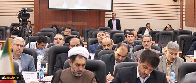 دکتر خنیفر عنوان کرد:
ارجحیت دانشگاه فرهنگیان آباد و موثر، بر دانشگاهی آرام