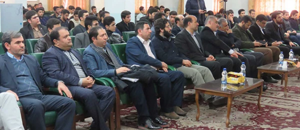 باحضور هیأت رئیسه، اساتید و دانشجومعلمان پردیس علامه امینی(ره)برگزار شد:

همایش بصیرتی سالروز حماسه 9 دی
 3