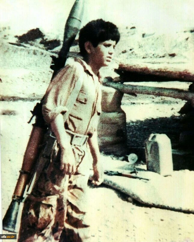 در ایران ما  قریب به 36 هزار شهید دانش آموز و 4 هزار معلم شهید داریم. 5