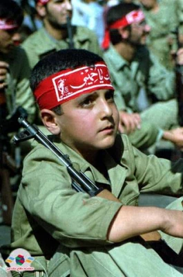 در ایران ما  قریب به 36 هزار شهید دانش آموز و 4 هزار معلم شهید داریم. 7