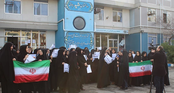 اعتراض دانشجومعلمان پردیس فاطمه الزهرا (س) تبریز بر علیه یاوه گویی های اخیر ترامپ و کشورهای بیگانه 3