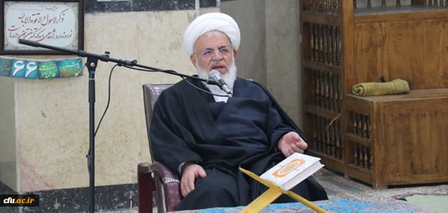 آیت الله ناصری، امام جمعه یزد، در جمع دانشجومعلمان پردیس شهیدان پاک نژاد:

حرفه معلمی ساختار انسانیت را معنا می بخشد
 4