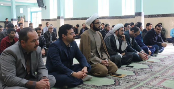 آیت الله ناصری، امام جمعه یزد، در جمع دانشجومعلمان پردیس شهیدان پاک نژاد:

حرفه معلمی ساختار انسانیت را معنا می بخشد
 5