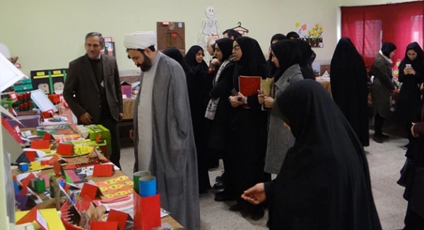 همزمان با هفته پژوهش برگزار شد:

نمایشگاه استانی دست سازه های کمک آموزشی در پردیس علامه طباطبائی ارومیه
 3