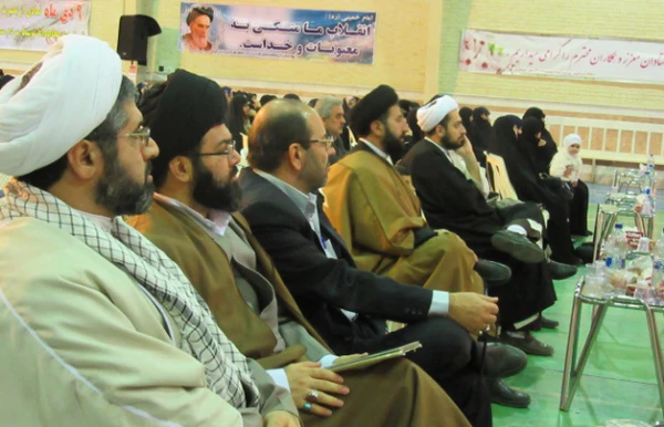 بزرگداشت حماسه یوم الله نهم دی و دهه بصیرت در پردیس حضرت معصومه (س) دانشگاه فرهنگیان قم 5