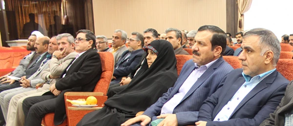 دکتر خنیفر در مراسم تکریم و معارفه معاونان دانشگاه:

کار  فرهنگی و آموزشی ماموریت و وظیفه اصلی معلمین، کاری بسیار سخت و حساس  است 4