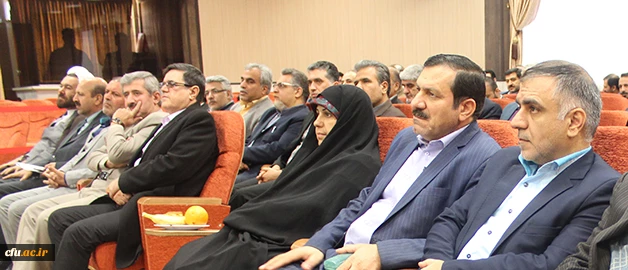 دکتر خنیفر در مراسم تکریم و معارفه معاونان دانشگاه:

کار  فرهنگی و آموزشی ماموریت و وظیفه اصلی معلمین، کاری بسیار سخت و حساس  است 4