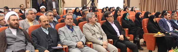 دکتر خنیفر در مراسم تکریم و معارفه معاونان دانشگاه:

کار  فرهنگی و آموزشی ماموریت و وظیفه اصلی معلمین، کاری بسیار سخت و حساس  است 11