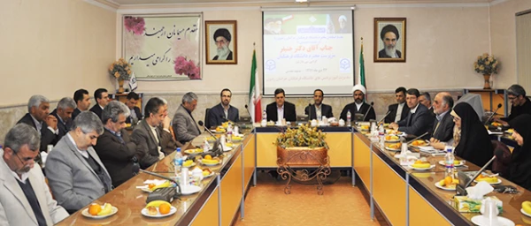 حضور دکتر خنیفر در جمع اساتید دانشگاه فرهنگیان خراسان رضوی:

 ورود به حرفه معلمی اتفاق نیست بلکه یک توفیق است 2