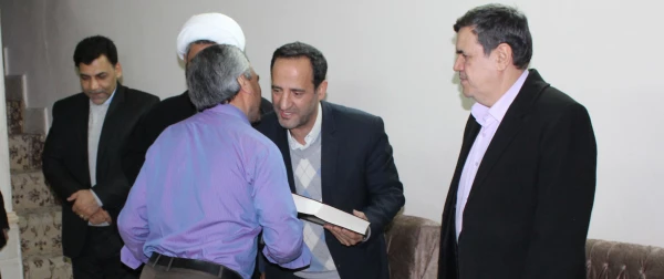 ملاقات با استاندار، حضور در شورای عالی فرهنگیان، تجلیل از پژوهشگران، دیدار با خانواده شهید و حضور در جمع اساتید، کارکنان و دانشجومعلمان

از برنامه های اولین سفر استانی سرپرست دانشگاه فرهنگیان 2