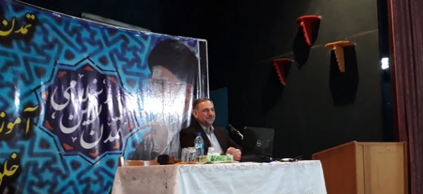 مدیر کل دفتر تالیف وزارت آموزش و پرورش در جمع اساتید دانشگاه فرهنگیان استان تهران:

ارتباط بین علم و آموزش، نقش پویای دانشگاه فرهنگیان است
 5