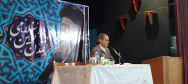 سرپرست مدیریت پردیس های استان تهران مطرح کرد:

اعتلای دانشگاه فرهنگیان تنها به دست اعضای هیات علمی است
 6