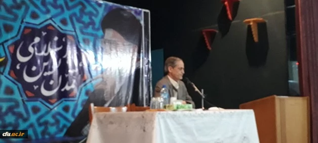 سرپرست مدیریت پردیس های استان تهران مطرح کرد:

اعتلای دانشگاه فرهنگیان تنها به دست اعضای هیات علمی است
 6