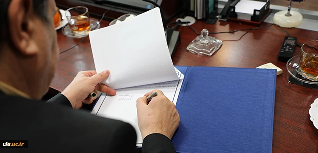 با حضور  دکتر خنیفر و دکتر صالحی عمران:

تفاهم نامه همکاری آموزشی، فرهنگی پژوهشی دانشگاه فرهنگیان و دانشگاه فنی و حرفه ای امضاء شد 5