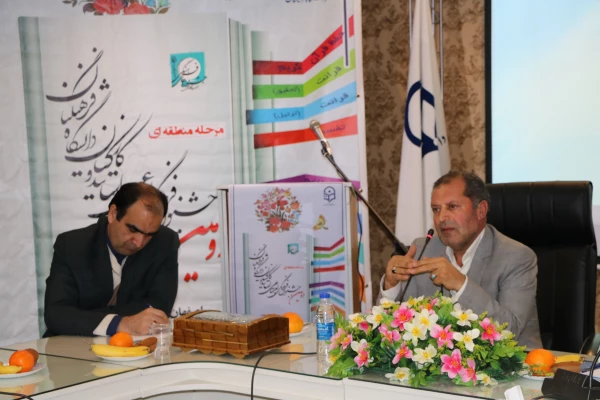 دکترحبیب صفر زاده در اختتامیه دومین جشنواره منطقه ای فرهنگی، اجتماعی اساتید و کارکنان دانشگاه فرهنگیان

فرهنگ را باید جدی گرفت زیرا یک انسان عامل و خداترس می تواند تاریخ یک کشور را تغییر دهد. 2