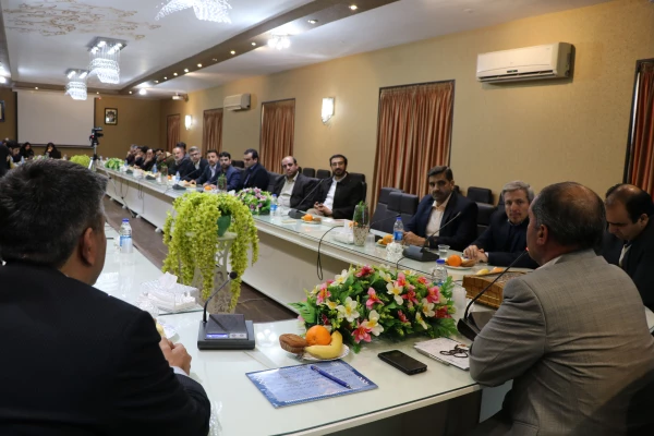 دکترحبیب صفر زاده در اختتامیه دومین جشنواره منطقه ای فرهنگی، اجتماعی اساتید و کارکنان دانشگاه فرهنگیان

فرهنگ را باید جدی گرفت زیرا یک انسان عامل و خداترس می تواند تاریخ یک کشور را تغییر دهد. 3