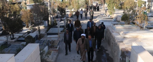 به مناسبت ایام الله دهه فجرانجام  شد:
 اساتید و کارکنان دانشگاه فرهنگیان کرمان با تقدیم گل به ساحت مقدس شهدا  اداء احترام کردند 3