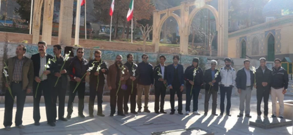 به مناسبت ایام الله دهه فجرانجام  شد:
 اساتید و کارکنان دانشگاه فرهنگیان کرمان با تقدیم گل به ساحت مقدس شهدا  اداء احترام کردند 4