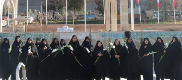 به مناسبت ایام الله دهه فجرانجام  شد:
 اساتید و کارکنان دانشگاه فرهنگیان کرمان با تقدیم گل به ساحت مقدس شهدا  اداء احترام کردند 5