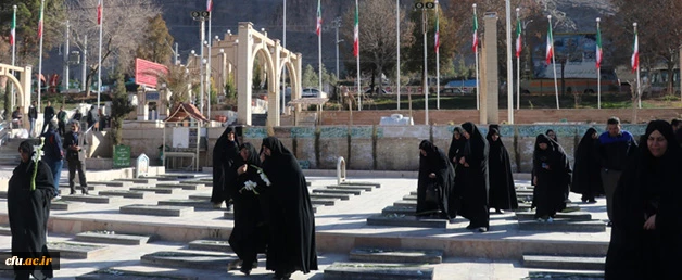 به مناسبت ایام الله دهه فجرانجام  شد:
 اساتید و کارکنان دانشگاه فرهنگیان کرمان با تقدیم گل به ساحت مقدس شهدا  اداء احترام کردند 6