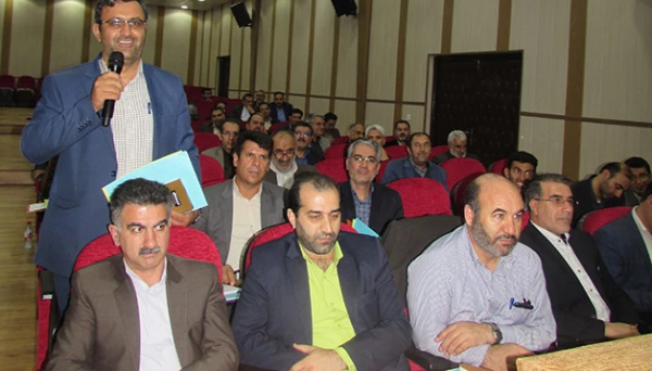 در ادامه برنامه های نشست مسئولان حراست در بندرعباس انجام شد:

 جلسه پرسش و پاسخ مدیر کل حراست با کارشناسان حراست پردیس ها و مراکز آموزش عالی دانشگاه فرهنگیان 3