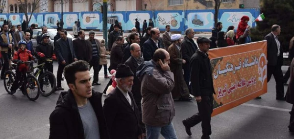 همزمان با حضور مردم همیشه در صحنه ایران اسلامی:

حضور مدیریت،اساتید،کارکنان و دانشجو معلمان در راهپیمایی یوم الله 22 بهمن
 3