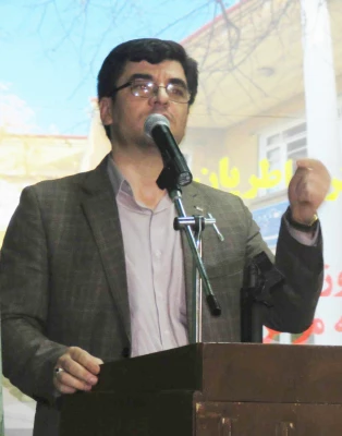 معاون آموزش ابتدائی اداره کل آموزش و پرورش آذربایجان شرقی در جمع مهارت آموزان ماده 28:

معلم یک تنه قادر است در جامعه جریان ساز باشد
 8