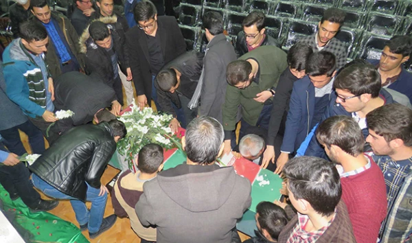 در شب شهادت حضرت فاطمه زهرا (س) برگزار شد:

مراسم وداع با پیکر دو شهید گمنام دفاع مقدس 8