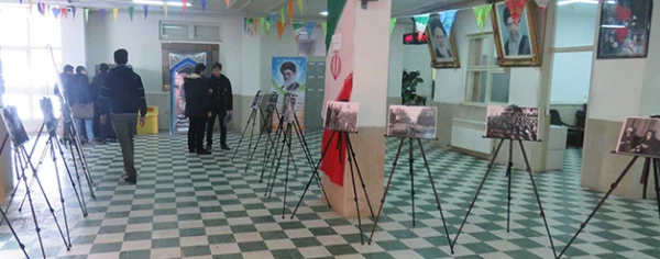 به مناسبت دهه فجر انقلاب اسلامی پردیس علامه امینی(ره) برگزار کرد:

نمایشگاه عکس انقلاب و تریبون مکتوب
 3