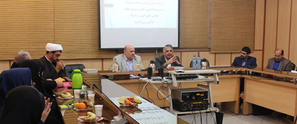 با حضور سرپرست دانشگاه برگزار شد:

نشست هم اندیشی علمی تربیت معلم  - پیرامون نقد و بررسی کتاب " در تمنای یادگیری" 4