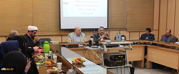 با حضور سرپرست دانشگاه برگزار شد:

نشست هم اندیشی علمی تربیت معلم  - پیرامون نقد و بررسی کتاب " در تمنای یادگیری" 4