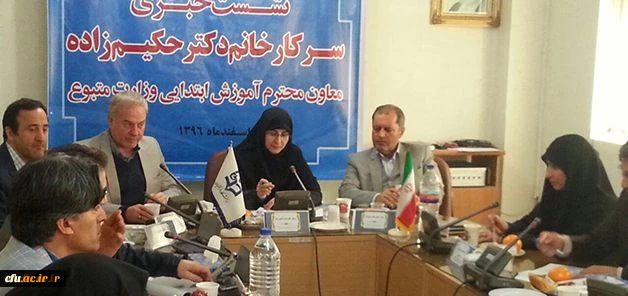 حضور جناب آقای دکتر صفر زاده در اولین جشنواره تجربیات برتر آموزشی تربیتی 3