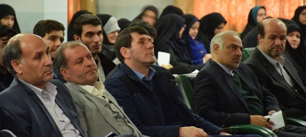 دکتر بدری در نشست تبیین جایگاه معلم در توسعه متوازن :

از نقد استقبال می کنیم و قدردان منتقدمان هستیم
 5