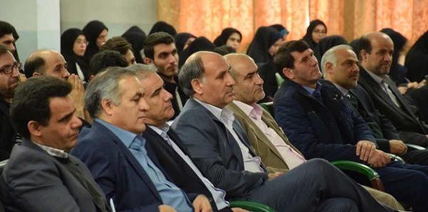 دکتر بدری در نشست تبیین جایگاه معلم در توسعه متوازن :

از نقد استقبال می کنیم و قدردان منتقدمان هستیم
 6